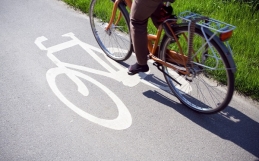 Bicycle riders and bike lane crash risk