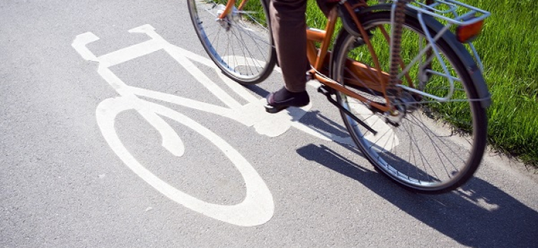 Bicycle riders and bike lane crash risk